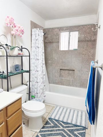 226 7th St, Los Banos, CA 92625