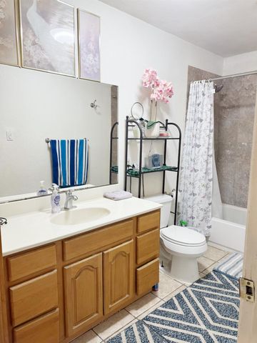 226 7th St, Los Banos, CA 92625