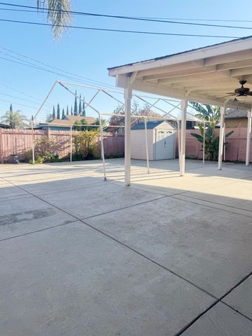 226 7th St, Los Banos, CA 92625