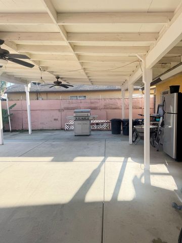 226 7th St, Los Banos, CA 92625