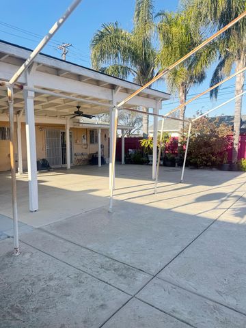 226 7th St, Los Banos, CA 92625