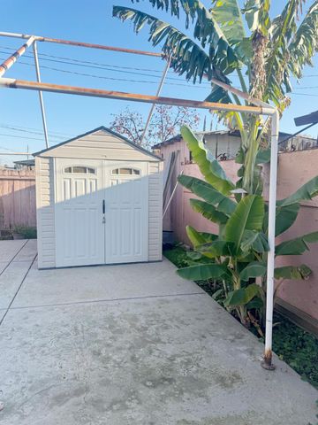 226 7th St, Los Banos, CA 92625