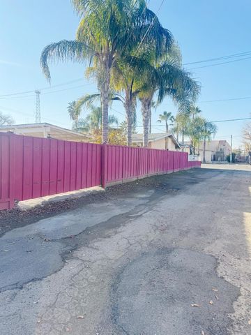 226 7th St, Los Banos, CA 92625