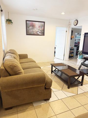 226 7th St, Los Banos, CA 92625