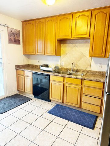 226 7th St, Los Banos, CA 92625