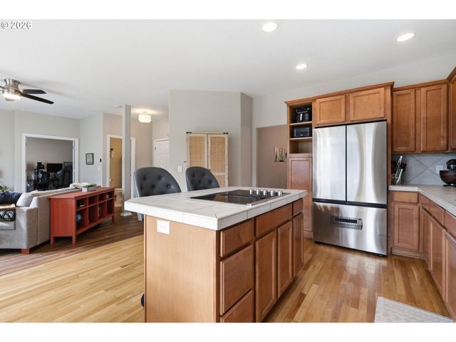 59470 OAK RIDGE St, St Helens, OR 97051