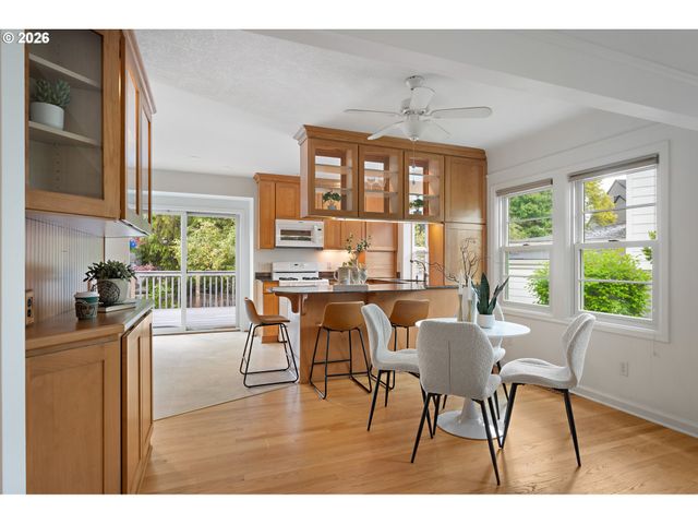 7748 Sw BURLINGAME Ave, Portland, OR 97219