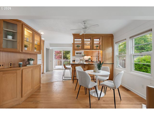 7748 Sw BURLINGAME Ave, Portland, OR 97219