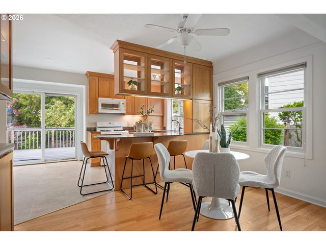 7748 Sw BURLINGAME Ave, Portland, OR 97219