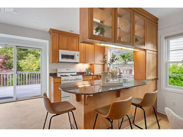 7748 Sw BURLINGAME Ave, Portland, OR 97219