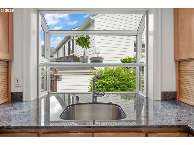 7748 Sw BURLINGAME Ave, Portland, OR 97219