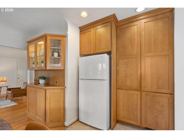 7748 Sw BURLINGAME Ave, Portland, OR 97219