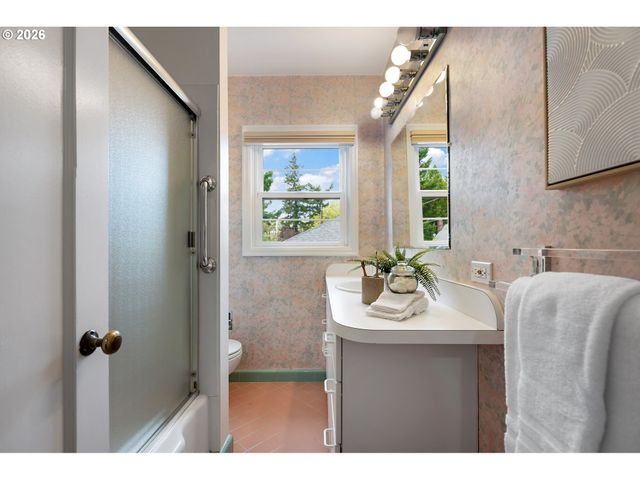 7748 Sw BURLINGAME Ave, Portland, OR 97219