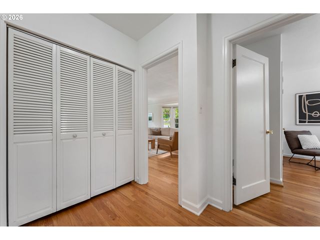 7748 Sw BURLINGAME Ave, Portland, OR 97219