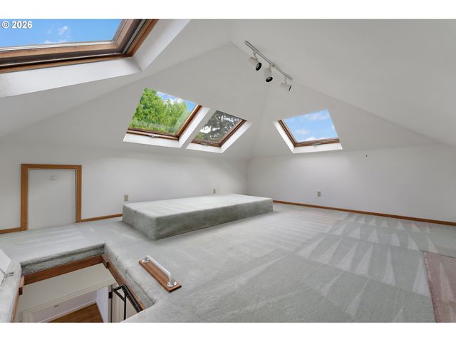 7748 Sw BURLINGAME Ave, Portland, OR 97219