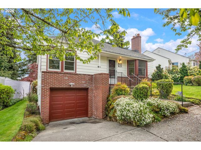 7748 Sw BURLINGAME Ave, Portland, OR 97219