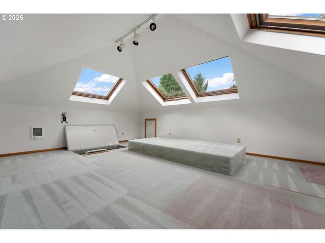 7748 Sw BURLINGAME Ave, Portland, OR 97219