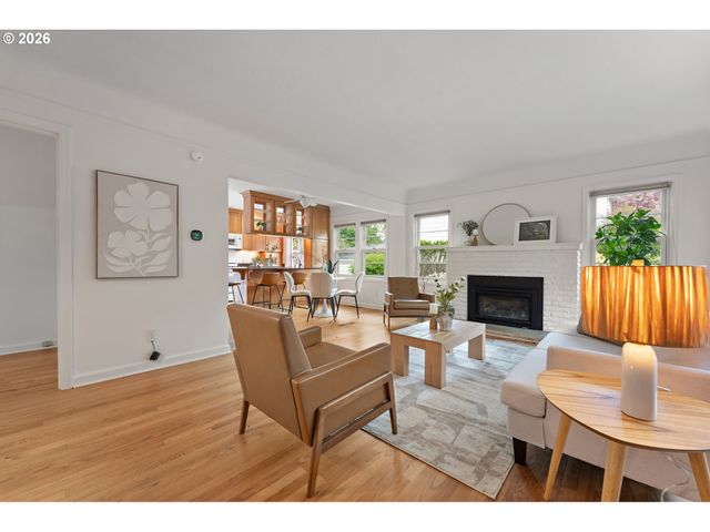 7748 Sw BURLINGAME Ave, Portland, OR 97219