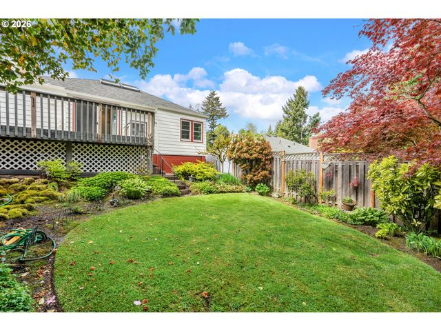7748 Sw BURLINGAME Ave, Portland, OR 97219