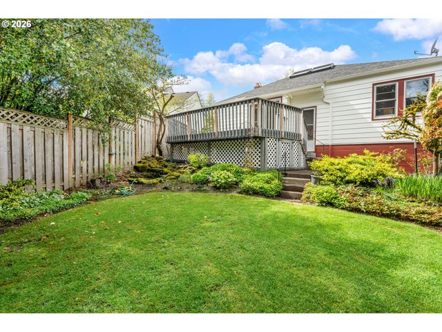 7748 Sw BURLINGAME Ave, Portland, OR 97219