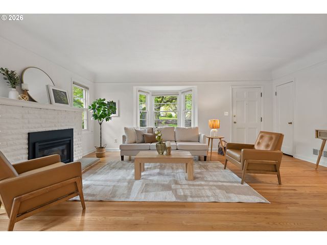 7748 Sw BURLINGAME Ave, Portland, OR 97219