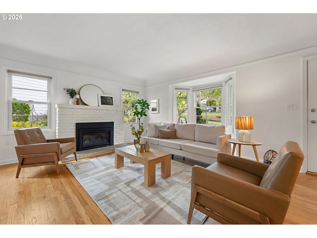 7748 Sw BURLINGAME Ave, Portland, OR 97219