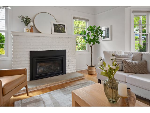 7748 Sw BURLINGAME Ave, Portland, OR 97219