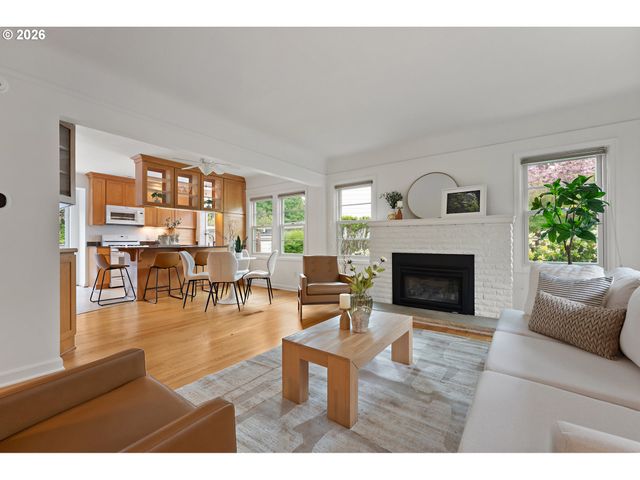 7748 Sw BURLINGAME Ave, Portland, OR 97219