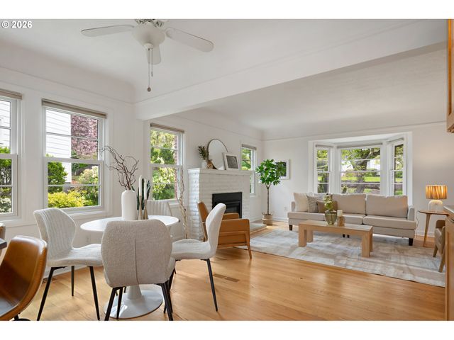 7748 Sw BURLINGAME Ave, Portland, OR 97219