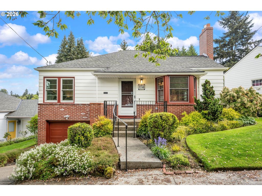 7748 Sw BURLINGAME Ave, Portland, OR 97219