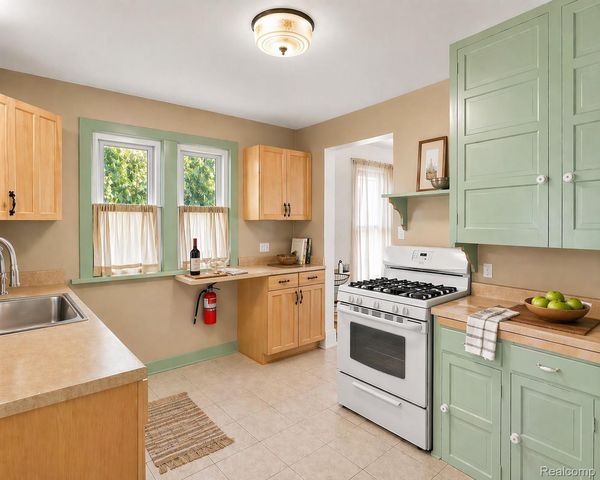 5815 Chicago Road, Warren, MI 48092