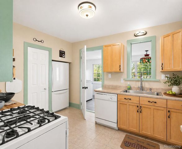 5815 Chicago Road, Warren, MI 48092