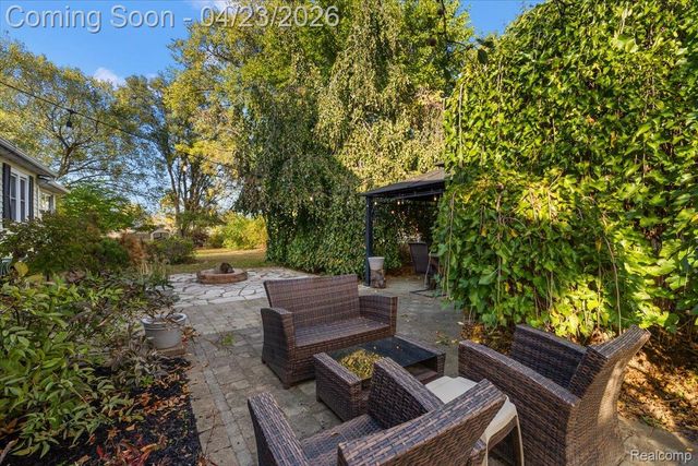 5815 Chicago Road, Warren, MI 48092