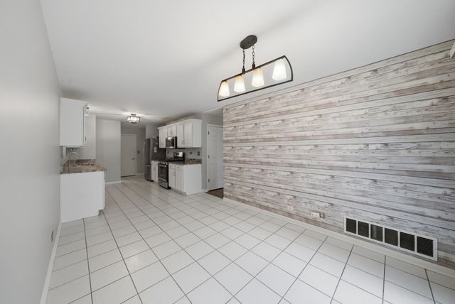 16805 S Morel Street, Lockport, IL 60441