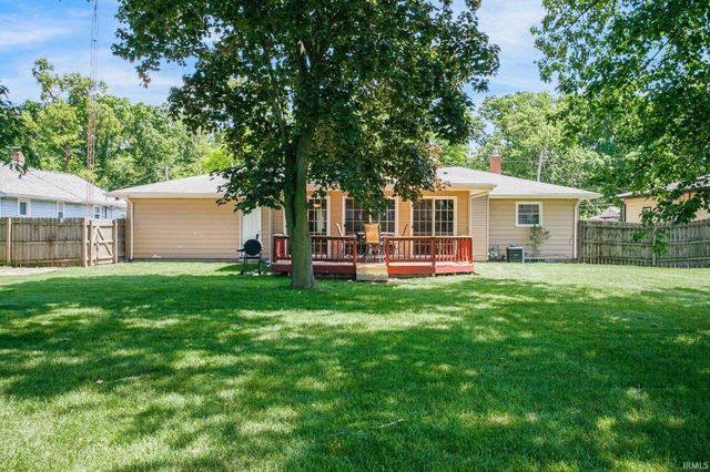 1025 N Twyckenham Drive, South Bend, IN 46617