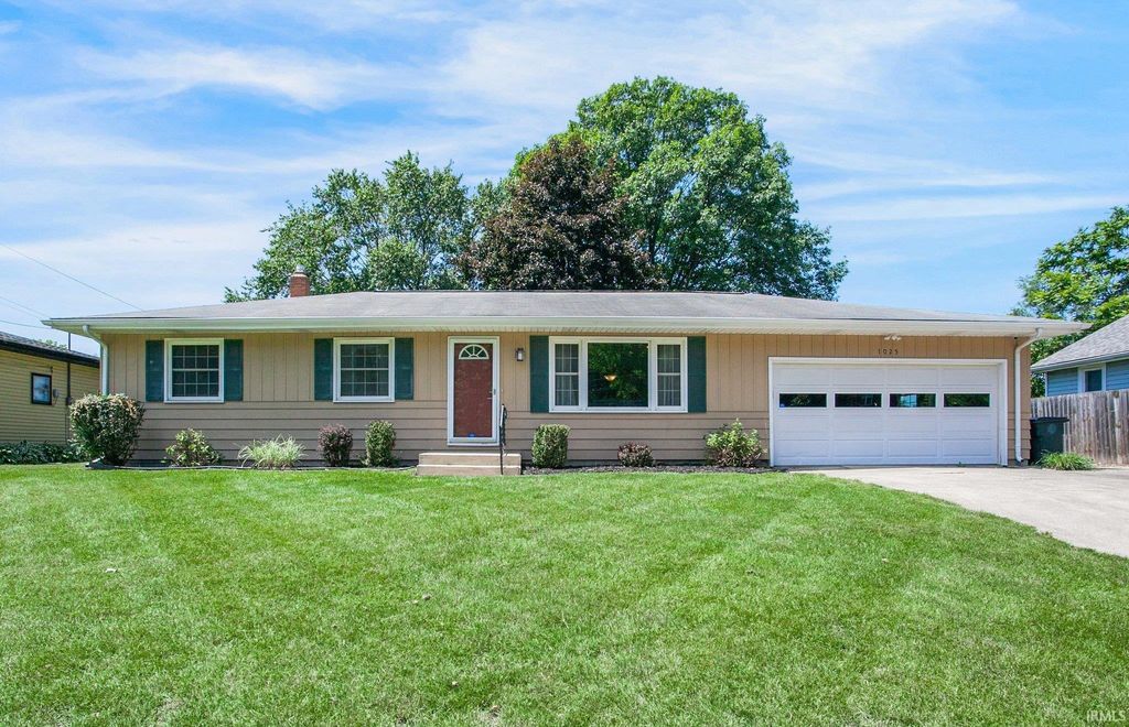 1025 N Twyckenham Drive, South Bend, IN 46617
