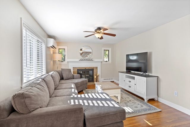 4 Powers Rd, Littleton, MA 01460