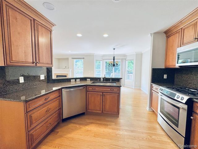 8055 Springdale Drive, White Lake, MI 48386