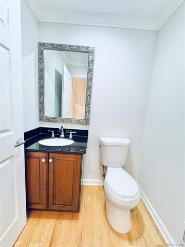 8055 Springdale Drive, White Lake, MI 48386