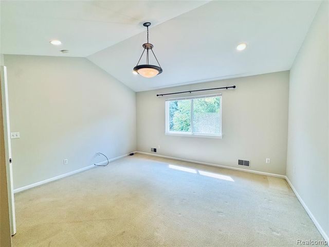 8055 Springdale Drive, White Lake, MI 48386