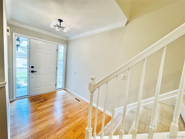 8055 Springdale Drive, White Lake, MI 48386