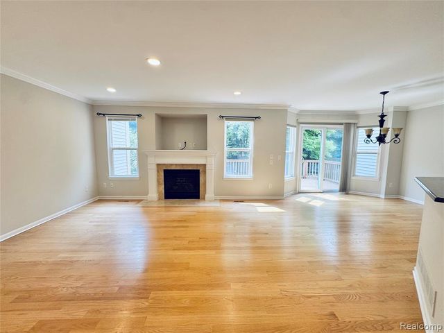 8055 Springdale Drive, White Lake, MI 48386