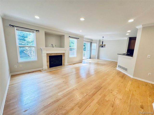8055 Springdale Drive, White Lake, MI 48386