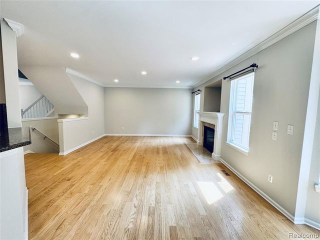 8055 Springdale Drive, White Lake, MI 48386