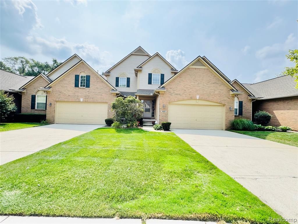 8055 Springdale Drive, White Lake, MI 48386