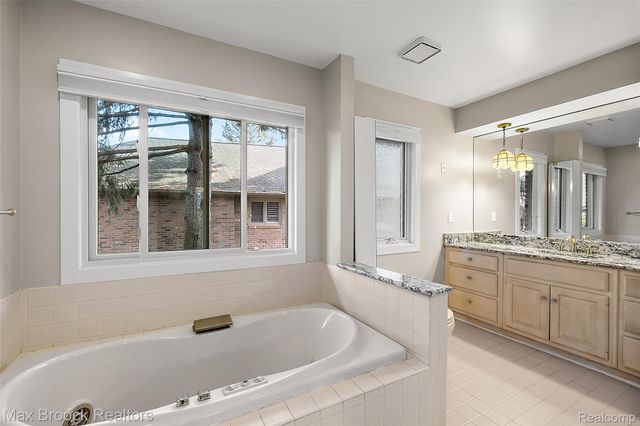 3673 York Court, Bloomfield Charter Township, MI 48301