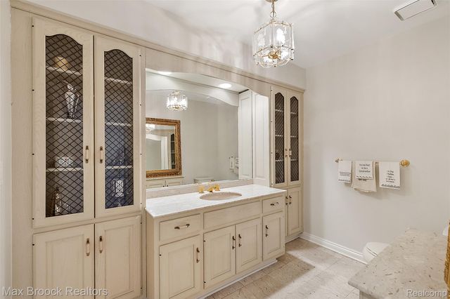 3673 York Court, Bloomfield Charter Township, MI 48301