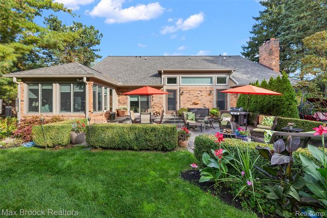 3673 York Court, Bloomfield Charter Township, MI 48301