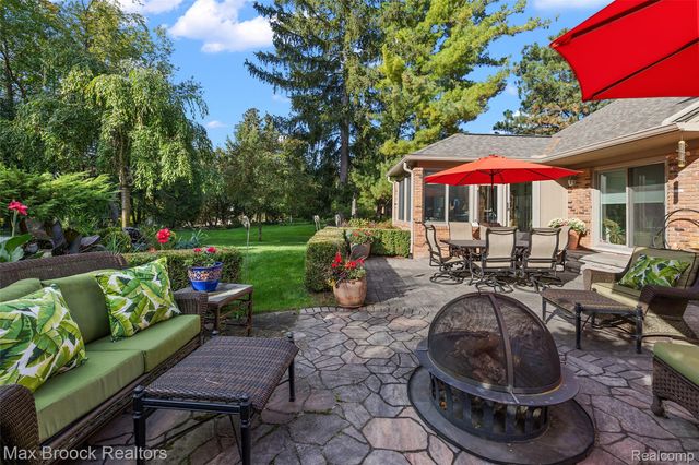 3673 York Court, Bloomfield Charter Township, MI 48301