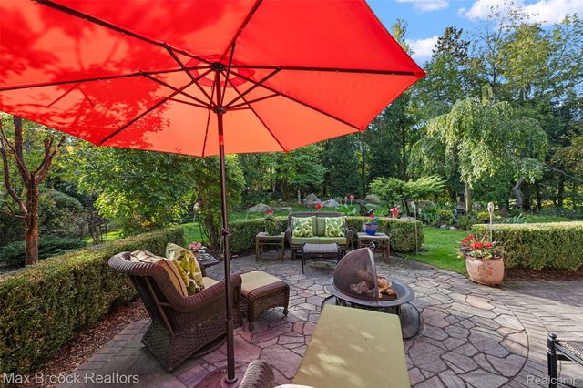 3673 York Court, Bloomfield Charter Township, MI 48301